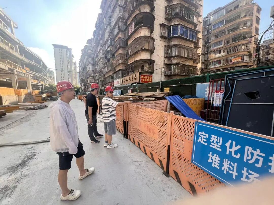 查看工地防汛准备情况 (2).jpg